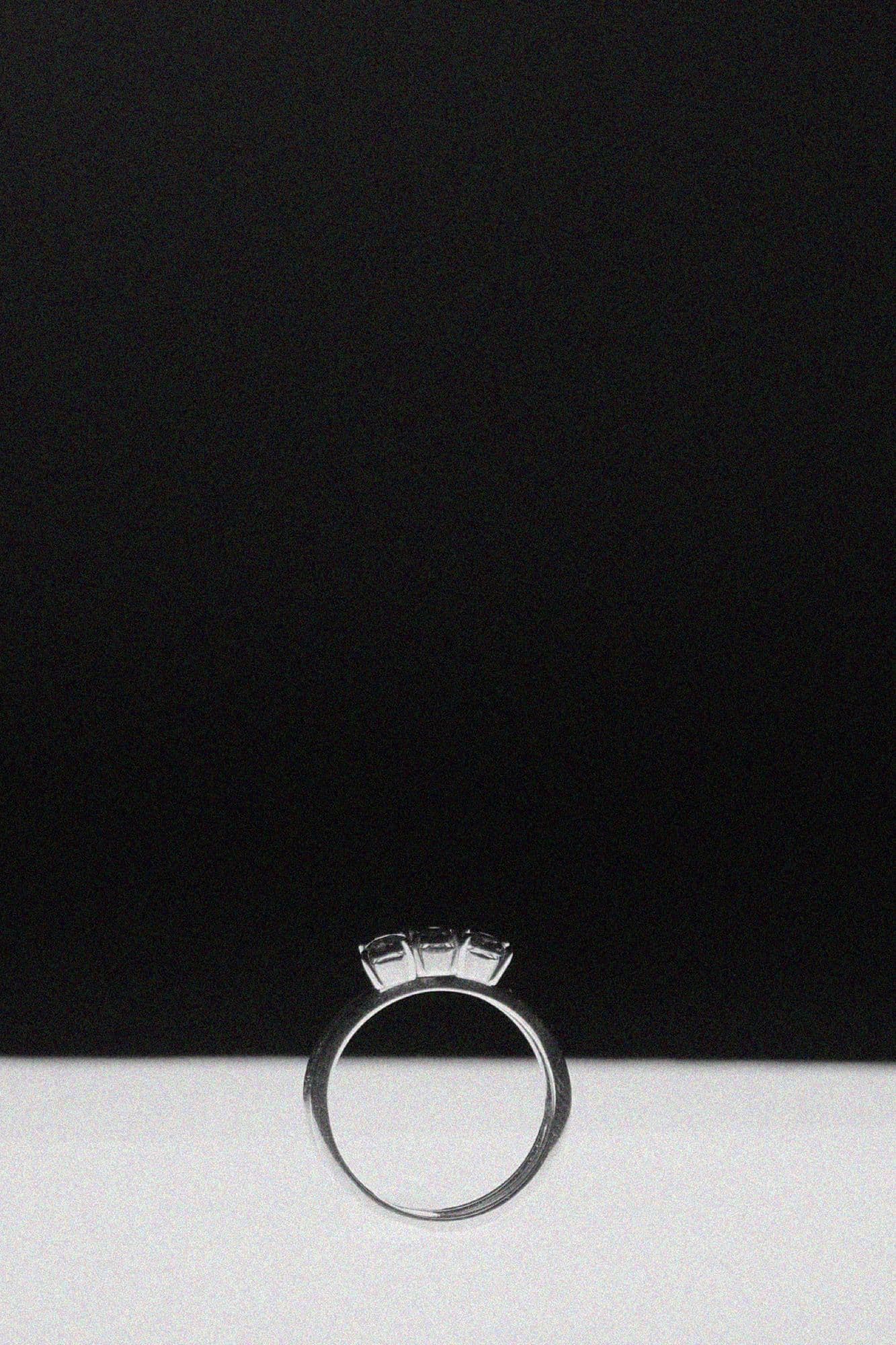 Ring 01 | Ash — кольцо на руке, IRIS PLUM